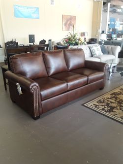 Queen sleeper sofa new Sig. Ashley