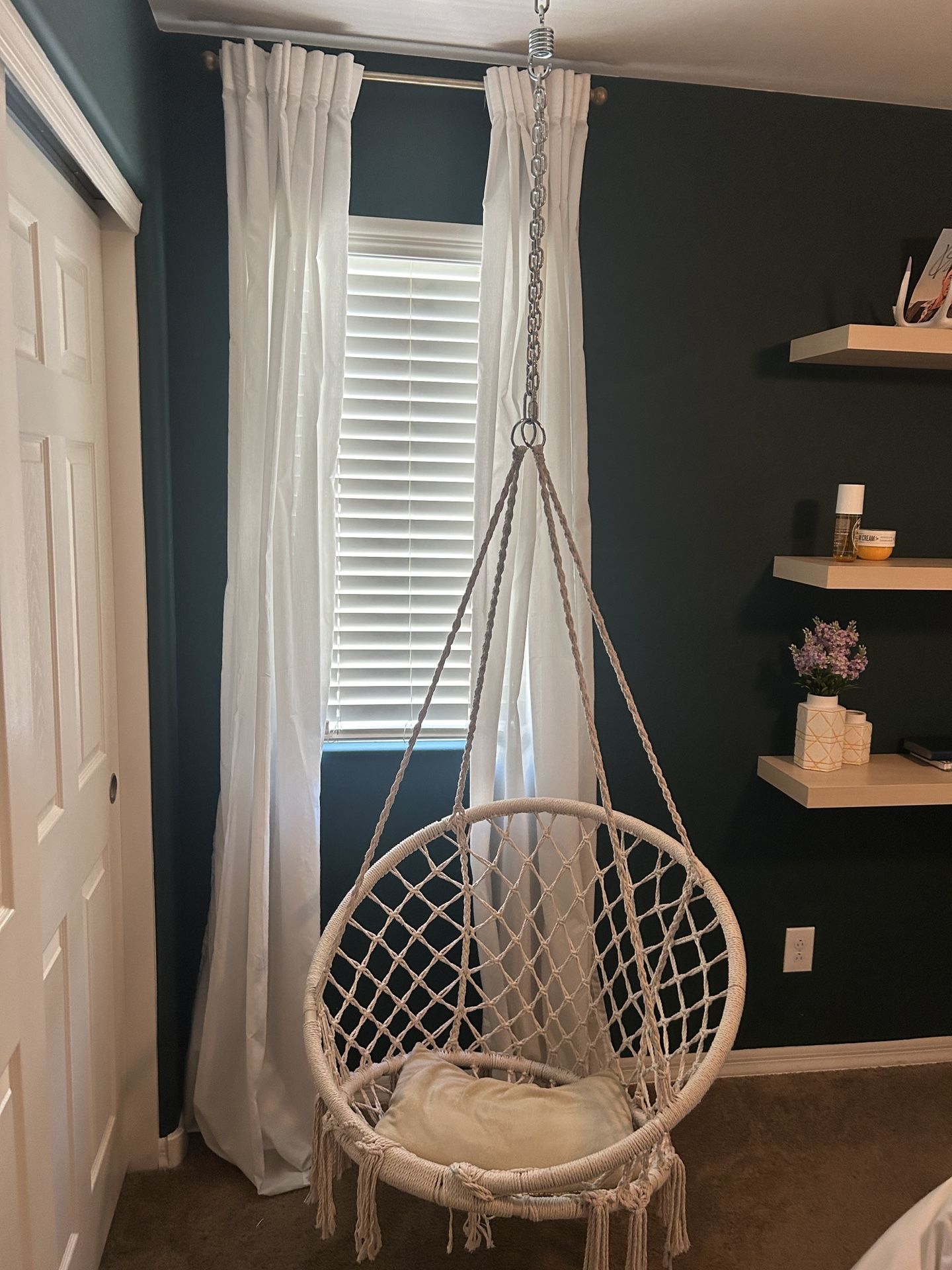 Hanging Chair With Hardware