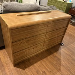 Dresser With Mirror 