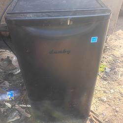 Danby mini refrigerator /. magic chef mini refrigerator