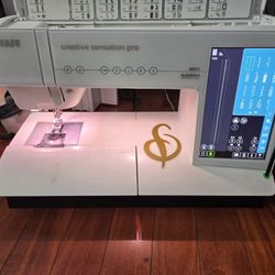 Pfaff Creative Sensation Pro Home Sewing Machine And Embroidery Attachment 