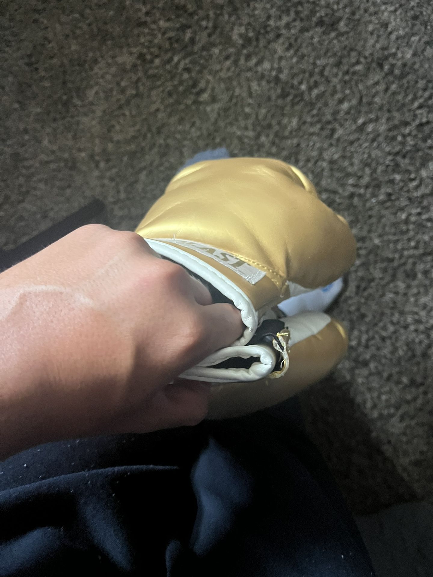 Selling Dis Boxing Gloves