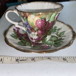 ROYAL STANDARD FINE BONE CHINA ENGLAND  1060