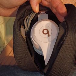 Beats By Dre 4th Solo Wireless Noice Canceling Bluetooth Over Ear Headphones