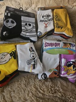 10 PACK CHARACTER SOCKS  