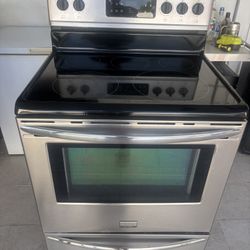 Stove Frigidaire. Price Including Delivery 