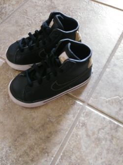 New Nike toddler shoes size8