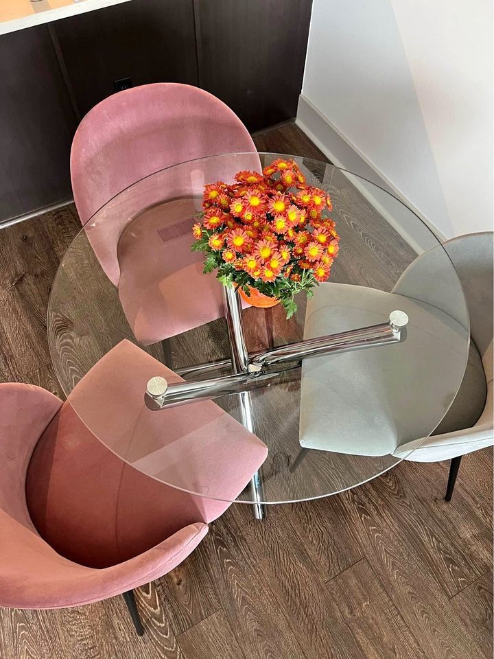 Beautiful Glass Dining Table Available Fast Delivery 