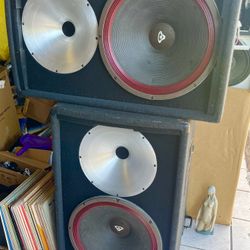 (2) Cerwin Vega 15” 🔈 600w PRO Speakers