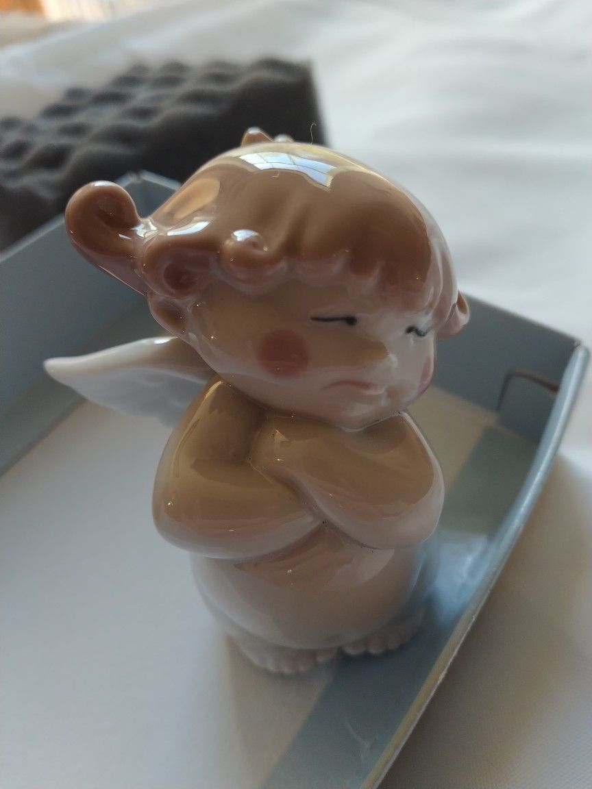 NAO PORCELAIN CHEEKY CHERUBS COLLECTION FIGURINE
