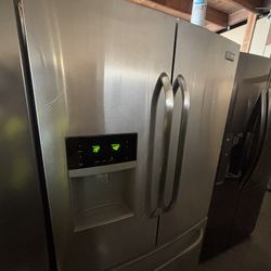 Frigidaire French Door Stainless Steel – Ice & Water, Bottom Freezer, Funciona Perfecto!