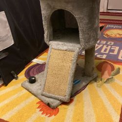 Cat House Price 10$. Pick Up.  E. 72.  and. Grandview.  E.   Tacoma 