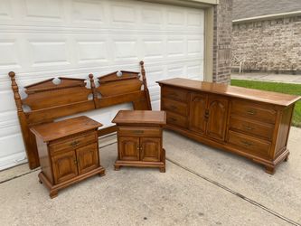 Vintage Thomasville King Bedroom Set – 4 Pieces