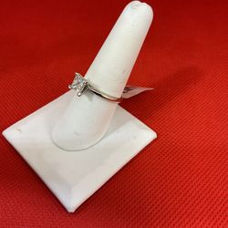 14KT White Gold Princesses Cut Diamond Ring 