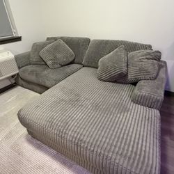 2 Piece Sectional Couches W/Chaise, & 4 Pillows. 