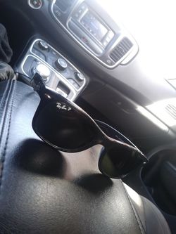 Ray ban shades all black