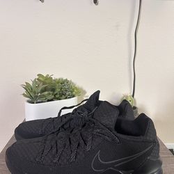 LeBron 17 Low Triple Black