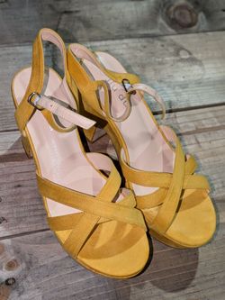 Mustard Yellow Suede Strappy Block Heel Sandals size 9.5