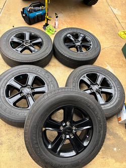 Jeep Wrangler OEM 5 wheel set!