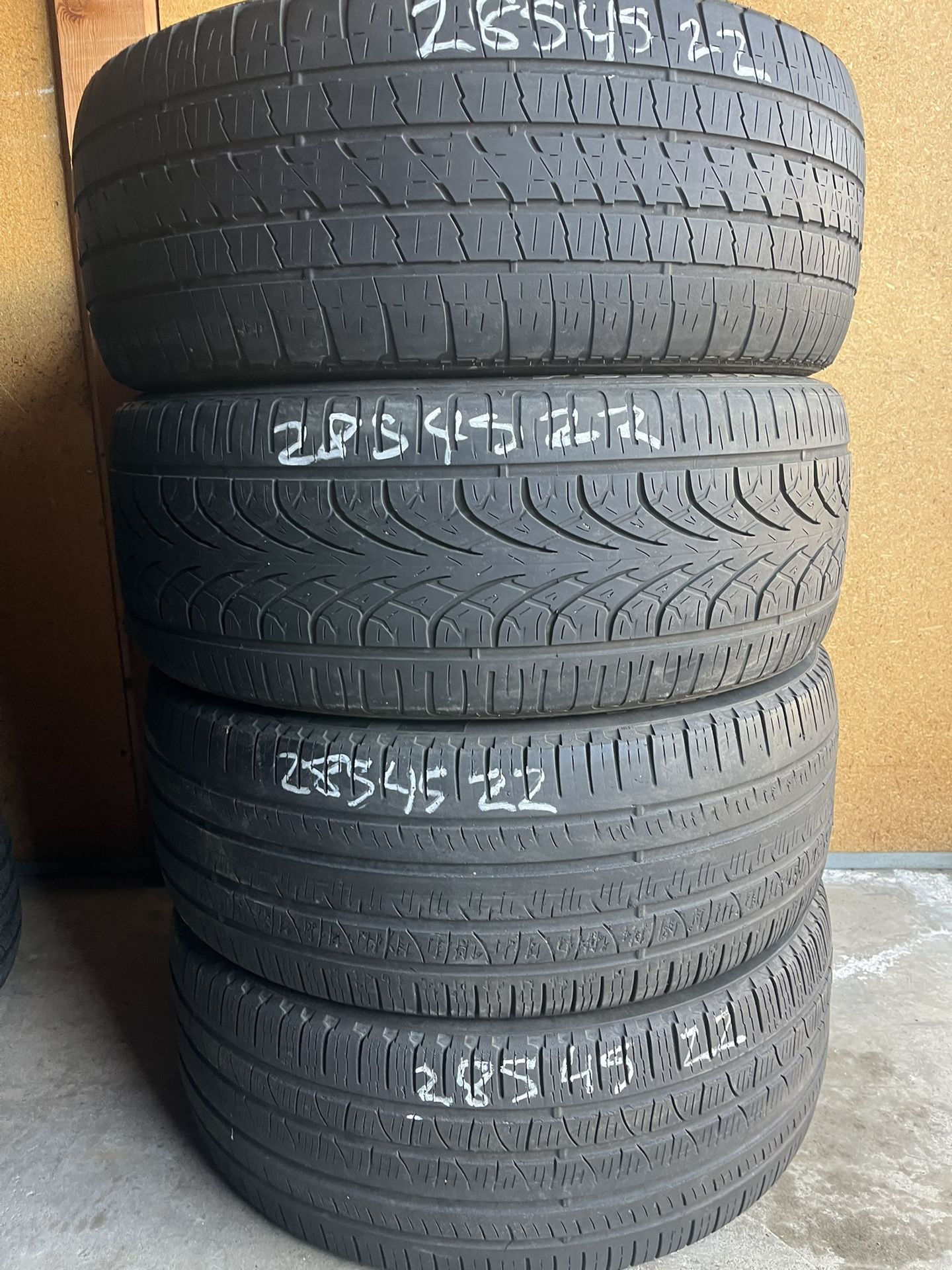 285-45-22 All Four Tires π΅π΅π΅π΅