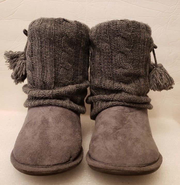 8.5 CANDIES GRAY SWEATER BOOTS