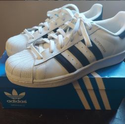 white adidas’s super star