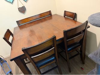 Great condition cherry wood dining room tableset