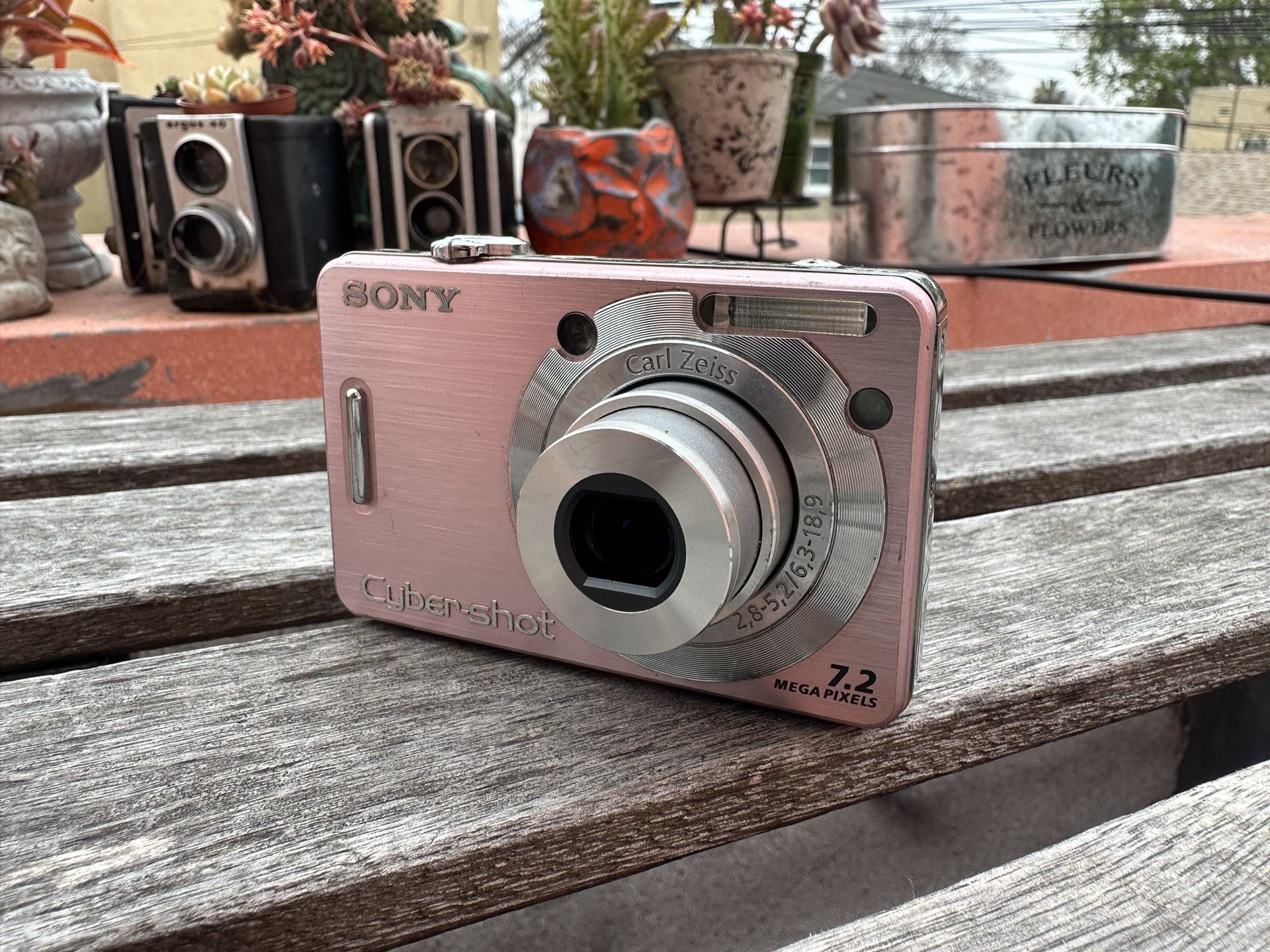 Vintage Sony Cybershot Digital Camera - Pink 