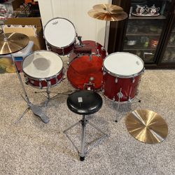 Vintage Drum Set