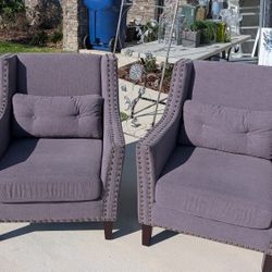 1 Large Gray Lounge Chair 