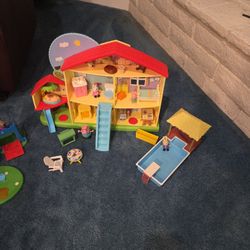 PEPPA PIGS BIG HOUSE TALKS, SING, LIGHT SEE DESCRIPTION