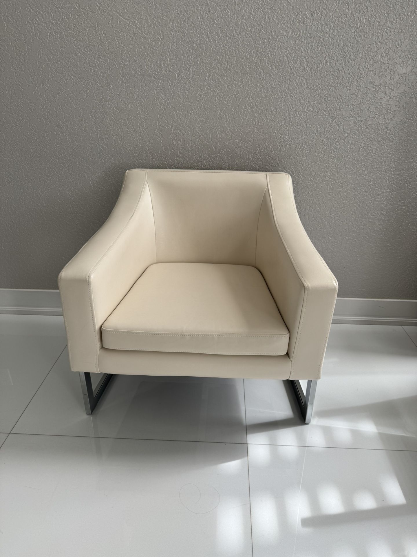 Modern Cream Accent Chair  (30x28x30)