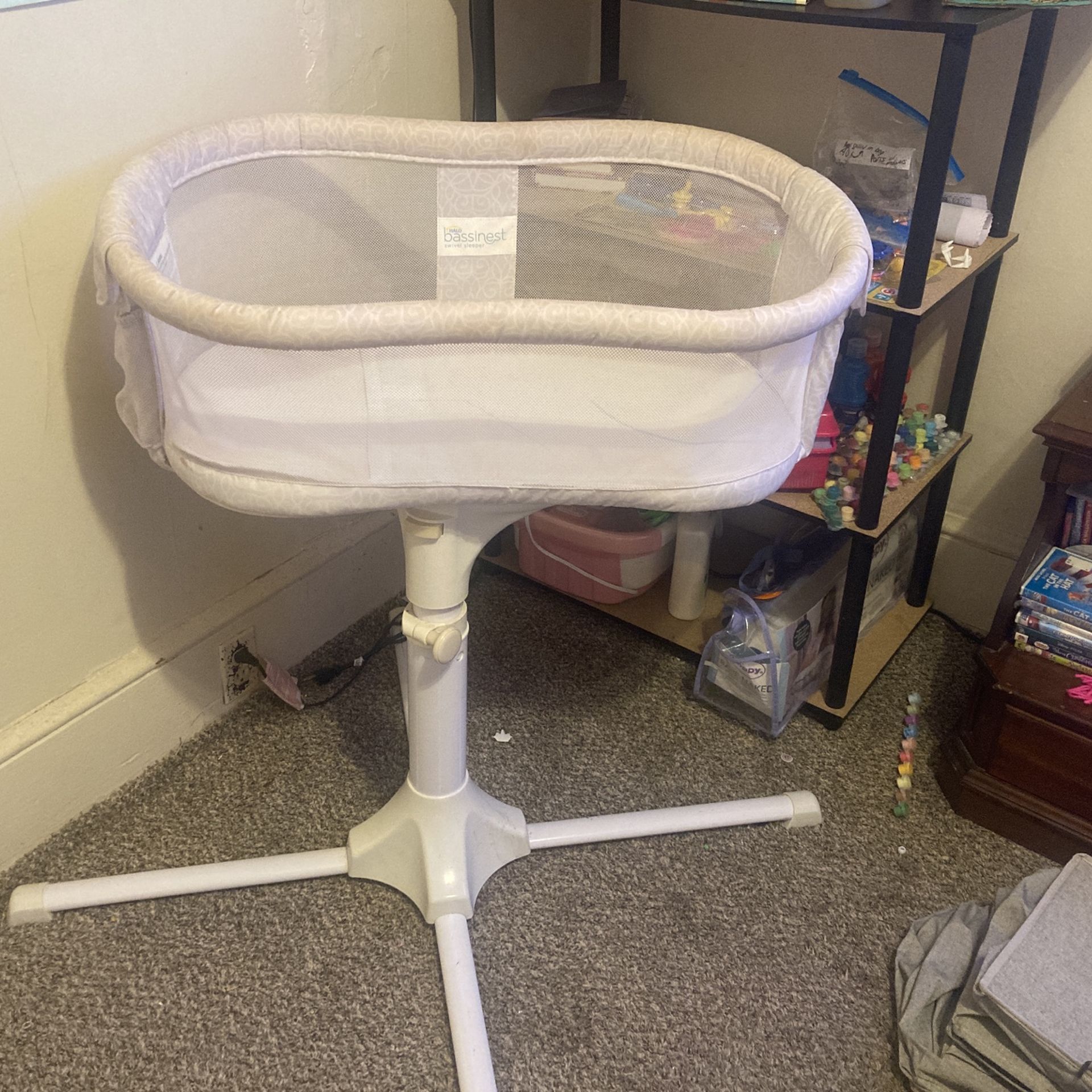 Halo Bassinet Swivel Sleeper for Sale in Millville, NJ - OfferUp