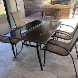 Outdoor Glass-Top Patio Dining Table w/ 4 Chairs