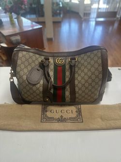 GUCCI SAVOY MEDIUM, COMES WITH ONE KEY, LIGHT WEAR IN CORNERS AND SOME DIRTY, ENTRUPY VERIFIED