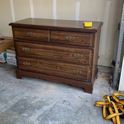 Dresser 