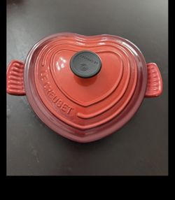 NWB Le Creuset Cerise Red Cocotte Coeur Heart-shaped 2qt Pot with Lid 20cm