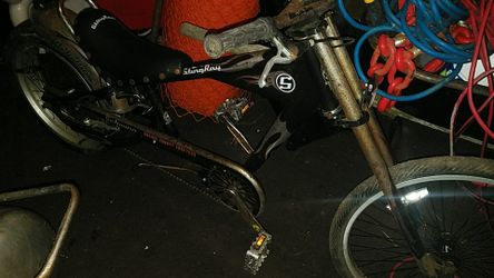 Stingray Schwinn bike