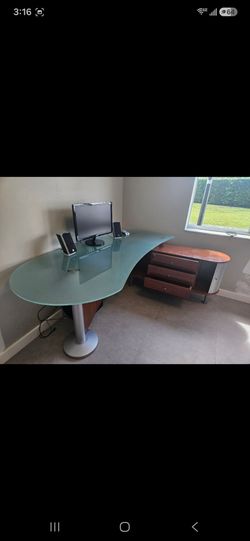 Contemporary office desk