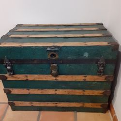 Beautiful Antique Italian Chest 