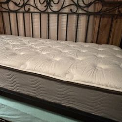 Black Metal Day Bed With Trundle 