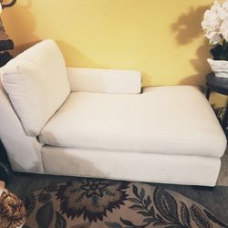  Chaise Sectional 