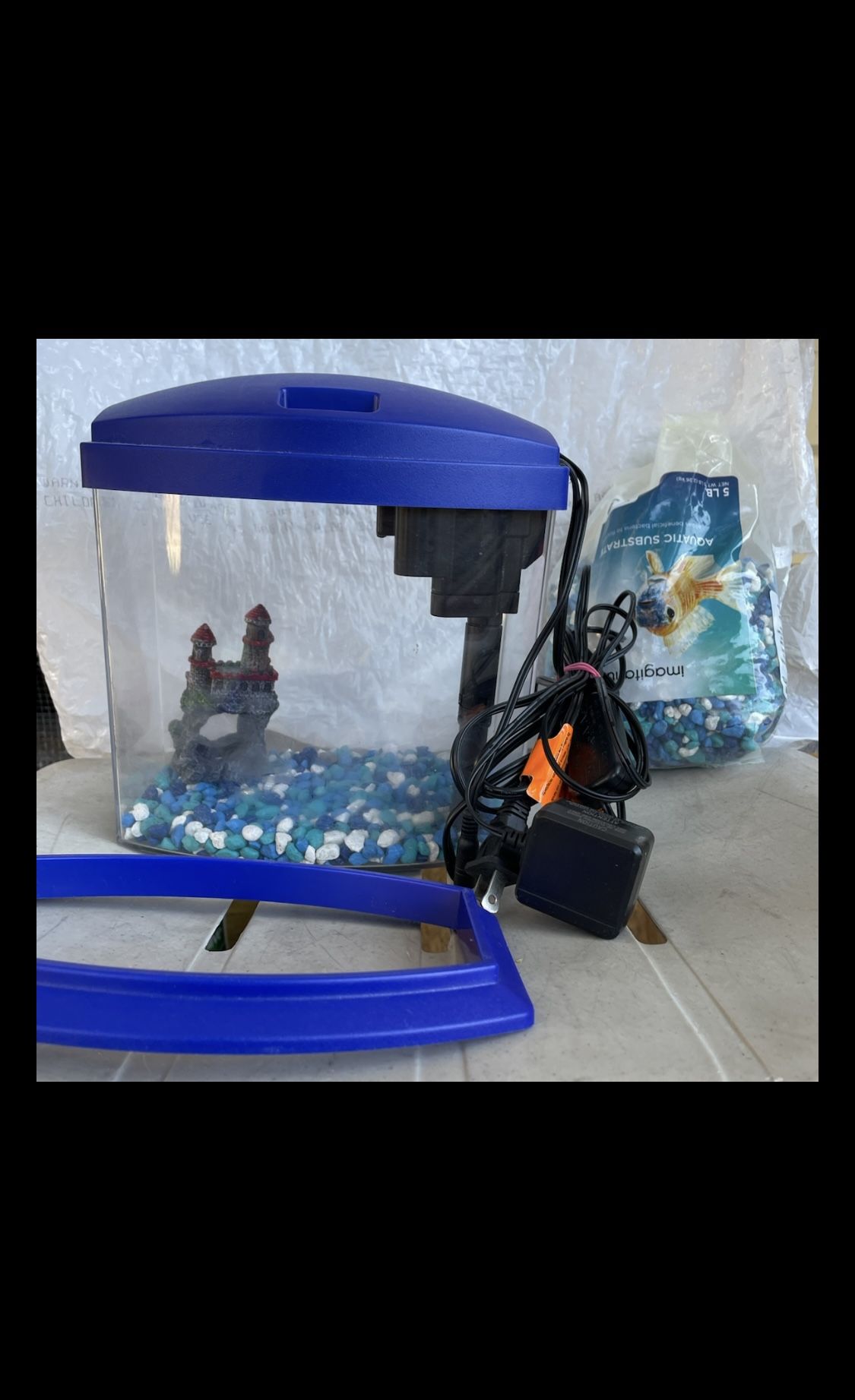 AqUARIUM WITH FILTER PUMP SET-9 1/2 x8 x5 inches- 2 bogs of rocks take all for In EAGLE ROCK FIRM PRICE