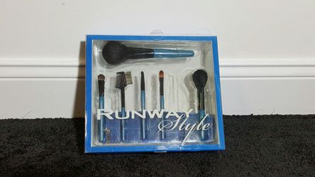 New Runaway Style 7pc Cosmetic Brush Set