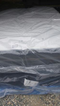 BEAUTYREST QUEEN SIZE MATTRESS