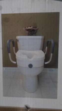 Locking raised toilet seat