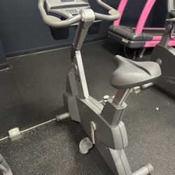Life Fitness Upright Exercise Bike
