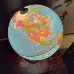 Antique Light Up World Globe Very Cool Asking 100$ Or Best Offer 