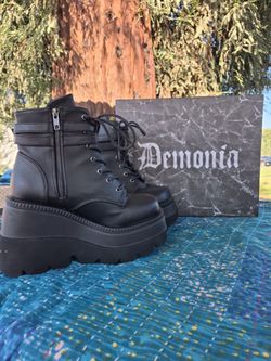 Demonia Shaker boots