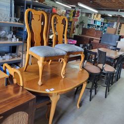 Dining Table And 4 Chairs $20 CLEARANCE MUST HAVE TRUCK